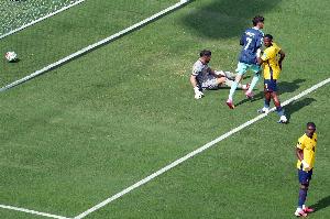 德国1-0领先！萨内2分钟破门，帕夫洛维奇抬脚过高，女主裁无表示