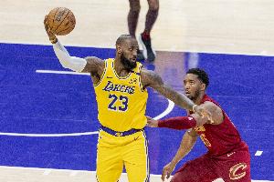 A·史密斯：骑士阵容最有利于詹姆斯争冠 他在那是接近神的存在