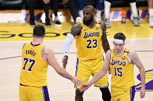 帕金斯：詹姆斯离开后湖人得想办法得到墨菲 后者能帮东里防守